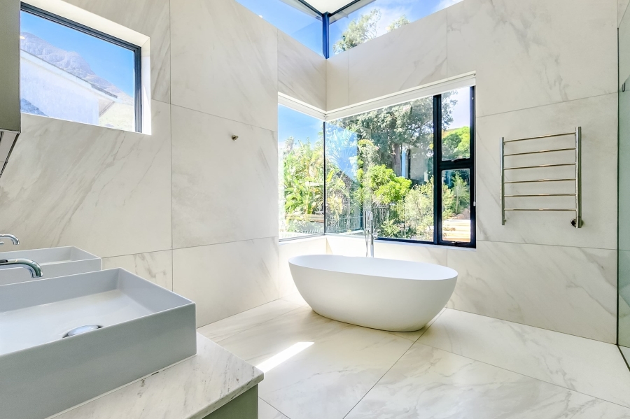 6 Bedroom Property for Sale in Camps Bay Western Cape